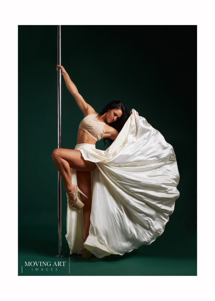 Moving Art Images meets Pole your Body Moving Art Images